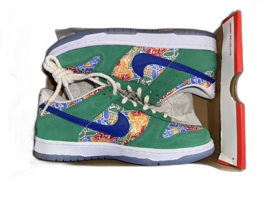 New Nike Dunk Low Foam Finger GS Size 7 DZ5299300